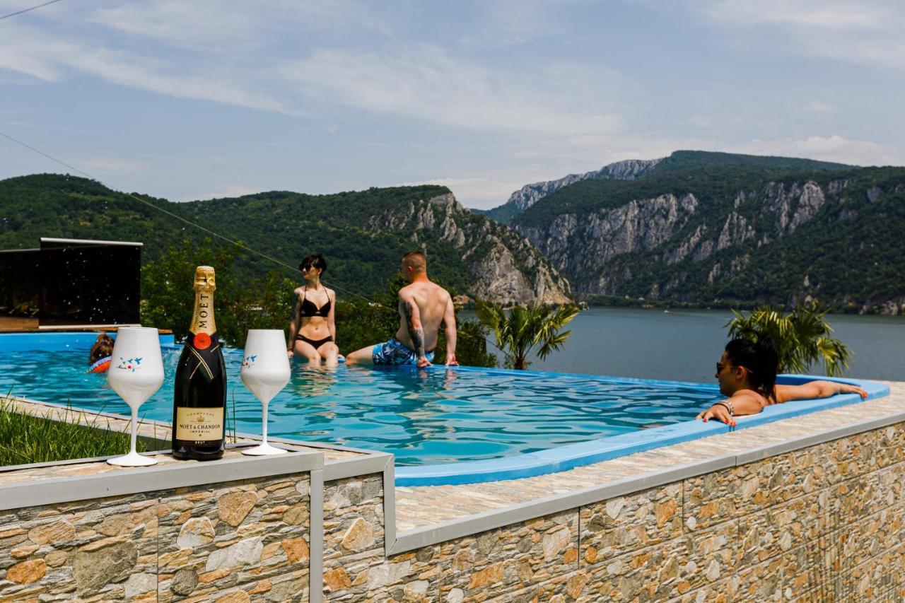 Rex Infinity View 4* Cazanele Dunarii Dubova Buitenkant foto